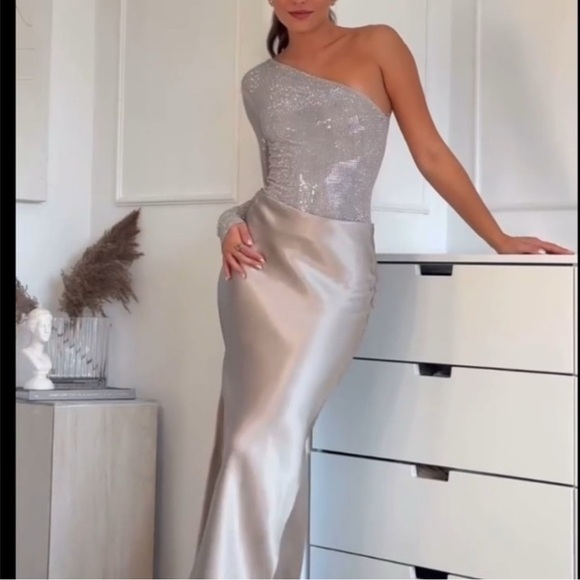 Silver One-Shoulder Top - Picture 3 of 10